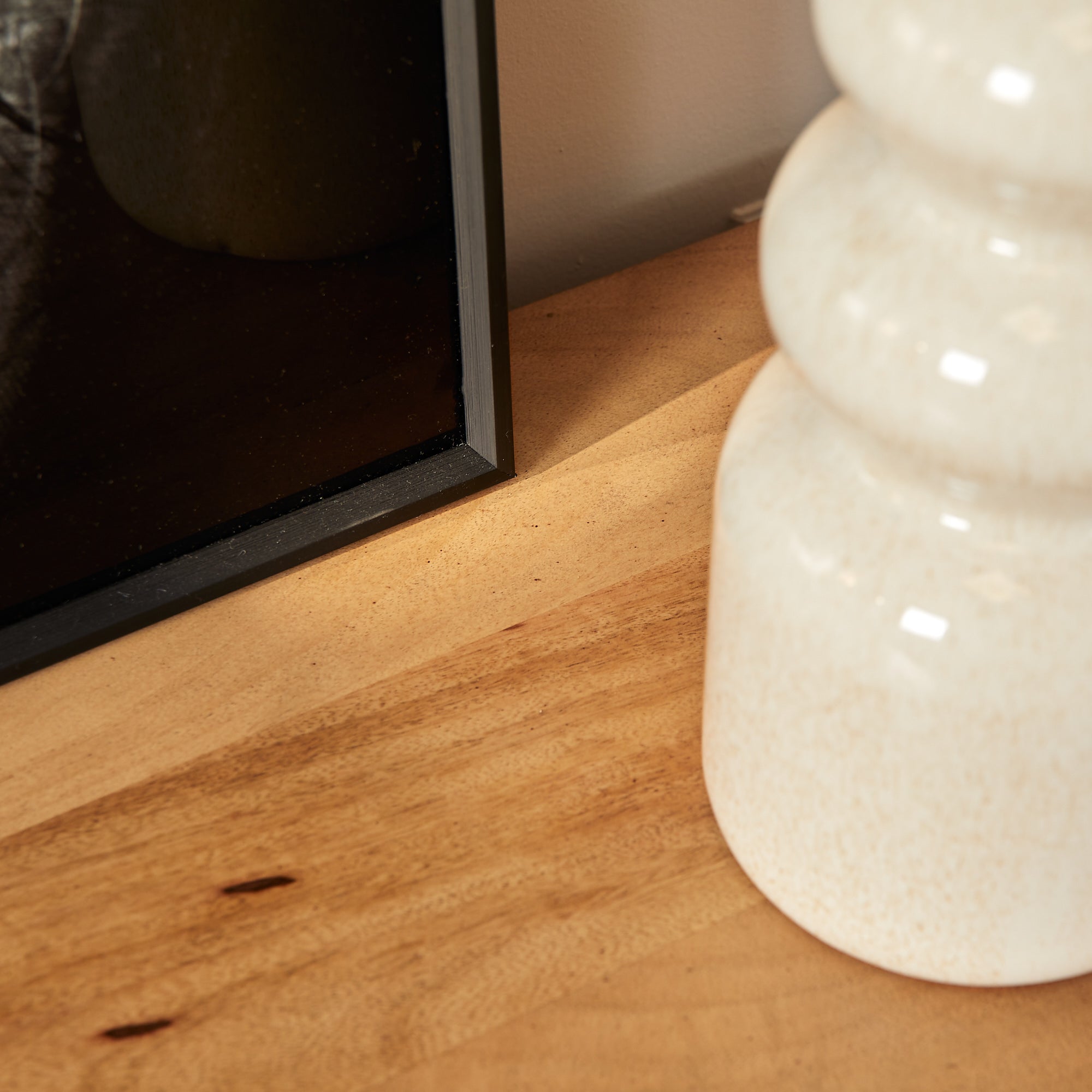 Sideboard Rois – Mangoholz mit schwarzem Metallrahmen, 2 Türen & 3 Schubladen, 160 x 45 x 85 cm