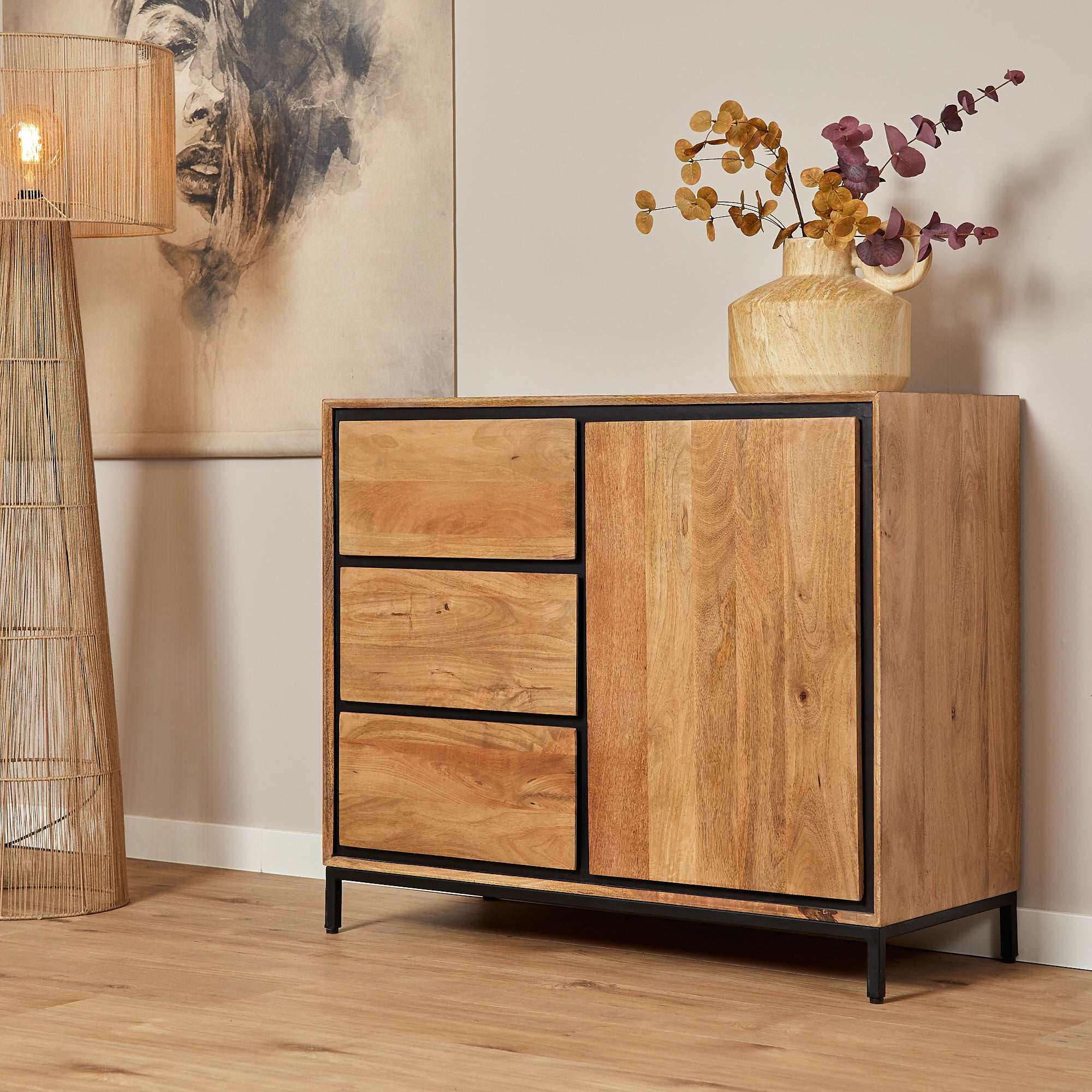 Kommode Rois – Sideboard aus Mangoholz & Metall mit Tür und 3 Schubladen, 100 x 45 x 85 cm