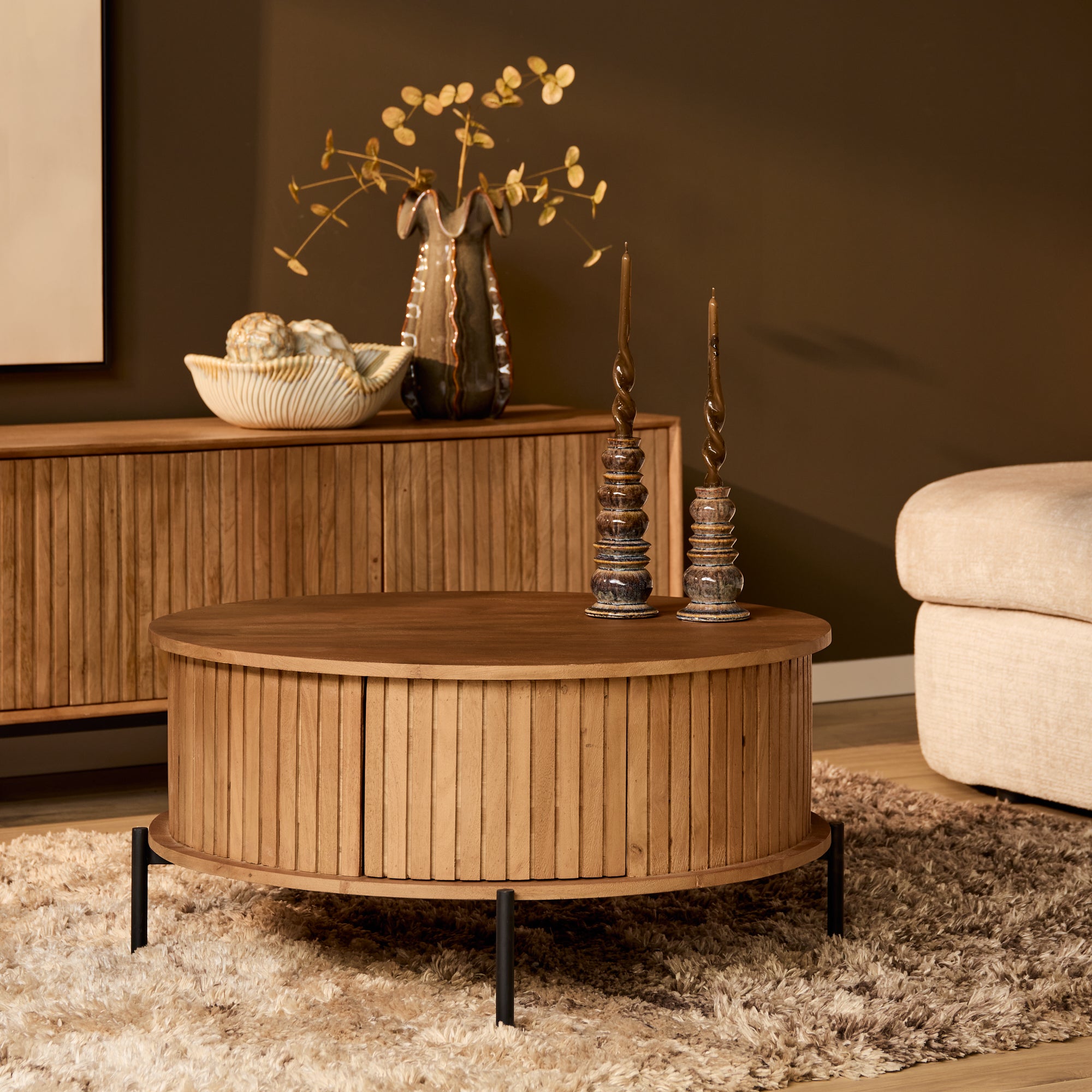 Runder Couchtisch Mandy Natural – 80x80x40 cm, Mangoholz mit Lattenmuster & Stauraum-Schubladen